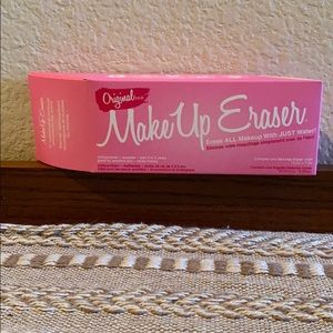 Brand New MakeUp Eraser